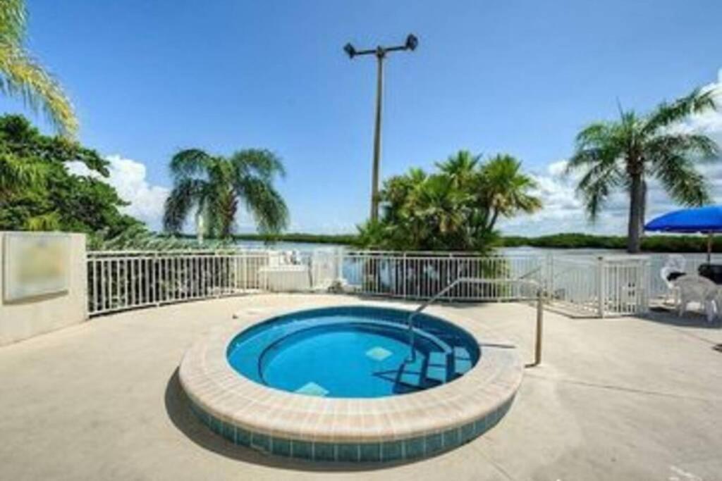 Sea Spray, Studio 114, Beach Steps Away! Pool+Wifi Раскин Экстерьер фото